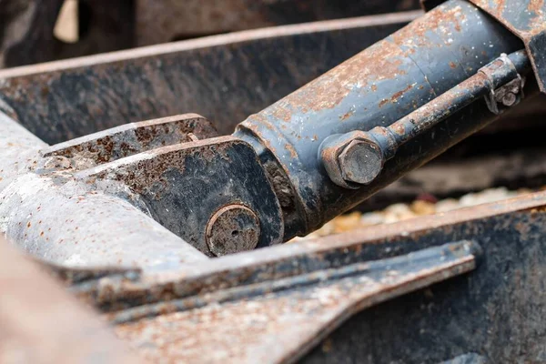 Een Close Opname Van Een Roestig Oud Stalen Gewricht Constructie — Stockfoto