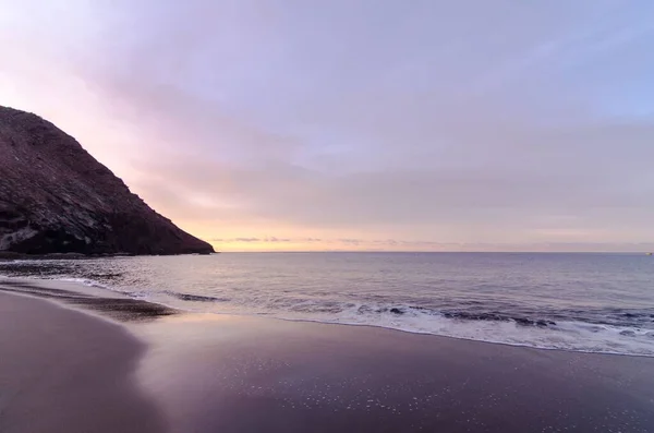 Strand Och Våg Vid Soluppgången Tid Teneriffakanarieöarna Spanien — Stockfoto