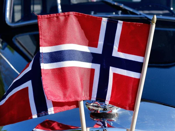 Las Banderas Noruegas Parte Delantera Coche Día Nacional —  Fotos de Stock