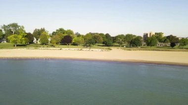 Şelale Parkı 'nın ve Sioux Falls, Güney Dakota' daki parlak güneş ışığının havadan görüntüsü.