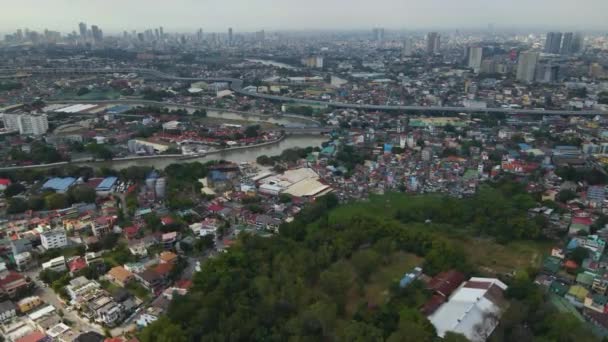 Una Antena Edificios Residenciales Abarrotados Río Pasig Centro Manila Filipinas — Vídeo de stock
