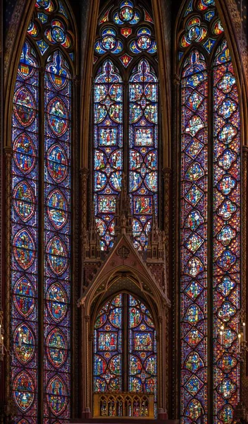 East Aspe Sainte Chapelle 예배당에 Chasse 세기의 스테인드글라스와 — 스톡 사진