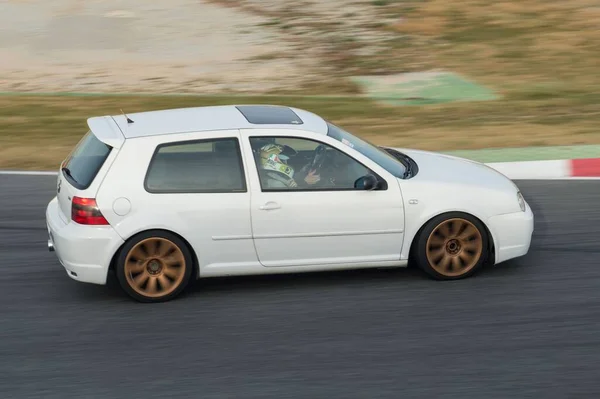 Modern Európai Autó Versenypályán Volkswagen Golf — Stock Fotó