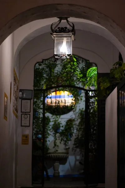 Sprzymierzeniec Światłem Łuku Wewnątrz Domu Maladze Hiszpania — Zdjęcie stockowe