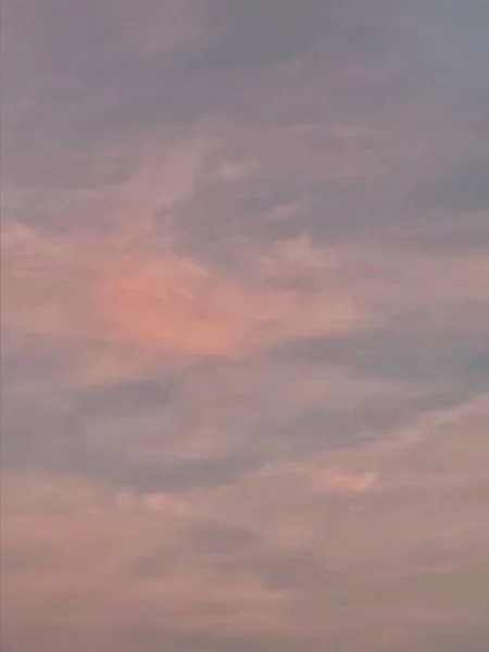 Eine Vertikale Aufnahme Rosafarbener Wolken Bei Sonnenuntergang Monterrey Mexiko — Stockfoto