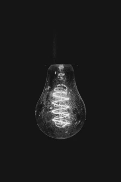 Glödlampa Isolerad Mörk Bakgrund — Stockfoto