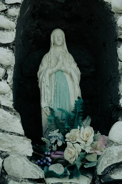 フランスのルルド モニュメントの聖母 — ストック写真