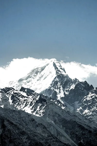 Une Vue Sur Les Montagnes Enneigées Les Nuages — Photo