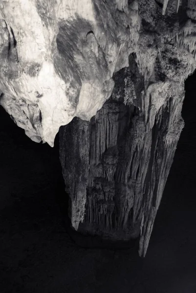 Μια Κάθετη Από Τις Σπηλιές Γκρότο Του Ποσειδώνα Alghero Σαρδηνία — Φωτογραφία Αρχείου