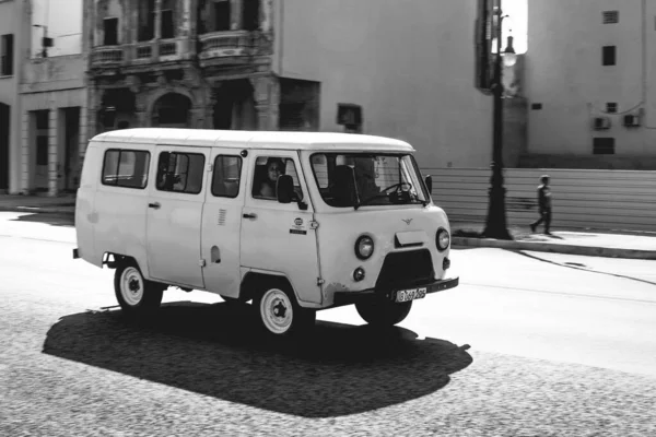 Camionnette Tout Terrain Classique Dans Vieille Ville Uaz 452 — Photo