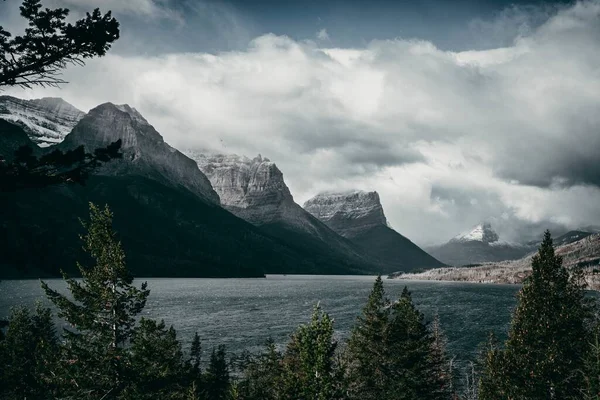 Het Landschap Van Mary Lake Met Bergtoppen Het Glacier National — Stockfoto