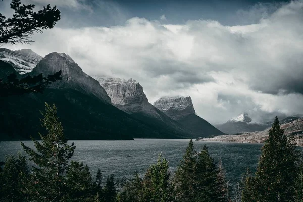 Paisagem Lago Santa Maria Com Picos Montanha Parque Nacional Glacier — Fotografia de Stock