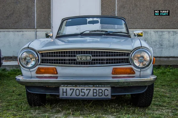 Klassieke Auto Geparkeerd Parkeerplaats Gemaakt Het Verenigd Koninkrijk Triomf Tr6 — Stockfoto