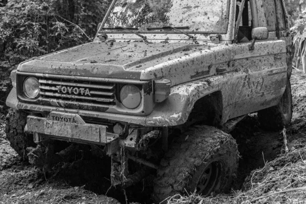 Viejo Japón 4X4 Offroad Coche Modificado Para Juicio Toyota Land — Foto de Stock