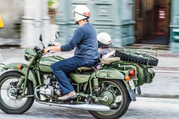 Klasyczny Boczny Motocykl Przywrócony Ural — Zdjęcie stockowe