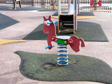 Sabahları boş çocuk parkı