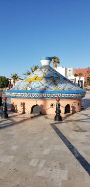 Fas Tagine dünyanın en büyüğü. Sanatçılık ve güzelliğin sembolü..