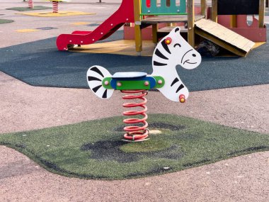 Sabahları boş çocuk parkı