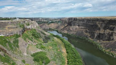 Twin Falls, Idaho 'daki Yılan Nehri üzerindeki Perrine Köprüsü' nün hava görüntüsü.