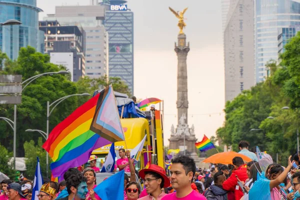Mexico City Mexiko Juni 2022 Hbtq Rätt Pride Flag Håller — Stockfoto