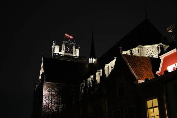 Ein Altes Gebäude Mit Einer Österreichischen Flagge Auf Dem Dach — Stockfoto