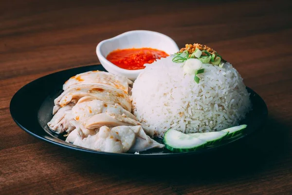 Uma Porção Arroz Com Frango Molho Legumes — Fotografia de Stock