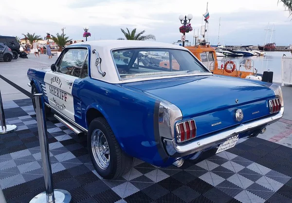 Vlas Bulgária 2022 Azul 1965 Ford Mustang Marina Iate Pôr — Fotografia de Stock