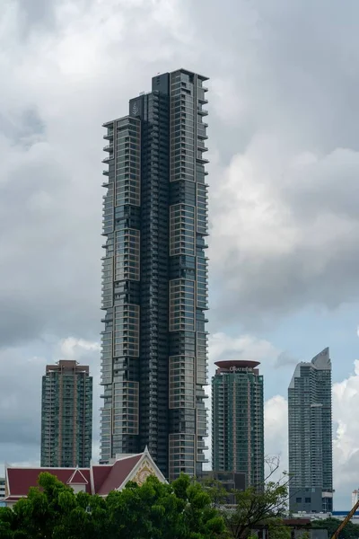 Skycraper Tapınaklar Bangkok Ufuk Çizgisi Dikey Çekim — Stok fotoğraf