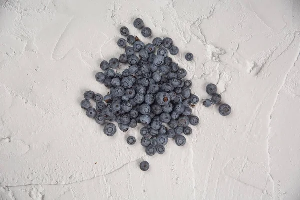 Blick Von Oben Auf Einen Haufen Blaubeeren Auf Weißem Grund — Stockfoto