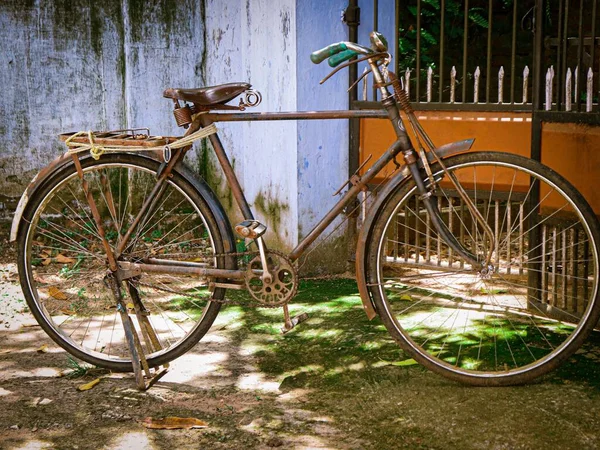 Велосипед Парке Летом Открытым Небом — стоковое фото