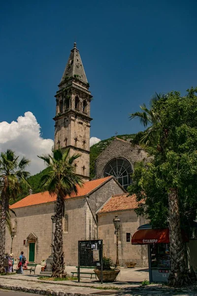 Een Verticaal Schot Van Klokkentoren Van Kerk Van Sint Nicolaas — Stockfoto