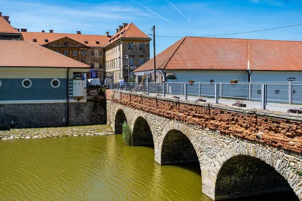 Holic スロバキア 2022年6月18日スロバキアのHolicにある城への橋 — ストック写真