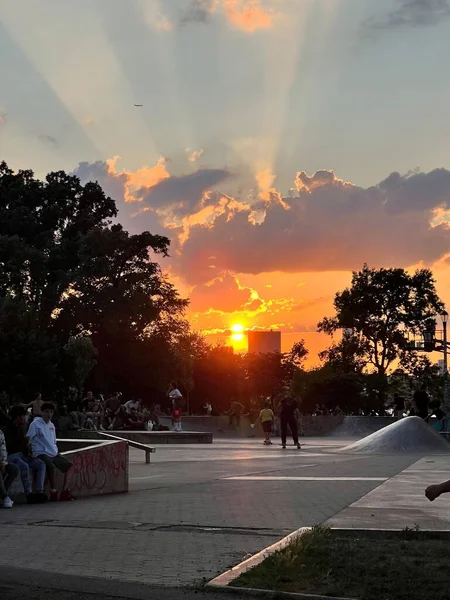 Uma Foto Vertical Vista Pôr Sol Parque Astoria — Fotografia de Stock