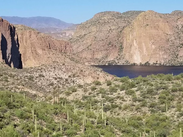 Une Belle Vue Sur Une Rivière Qui Coule Près Des — Photo