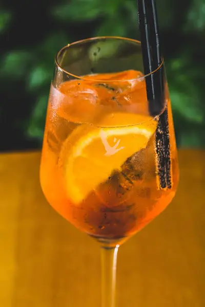 Une Tasse Verre Cocktail Aperol Sur Une Table Bois — Photo
