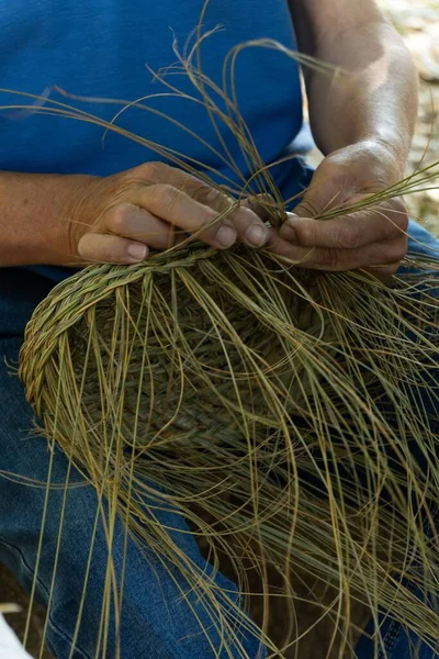 Man Weven Handgemaakte Minbread Manden Traditionele Manier — Stockfoto