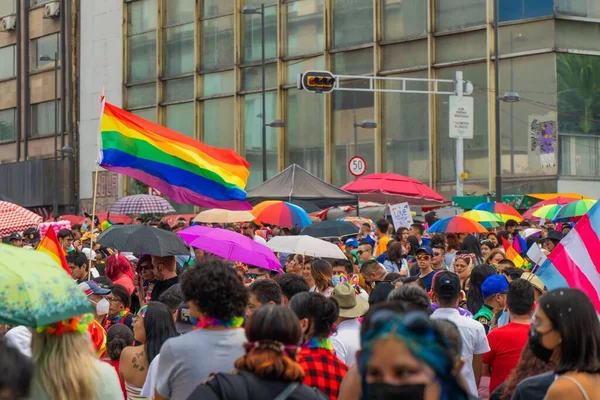 Mexico City Meksiko Juni 2022 People Holding Rainbow Lgbt Flag — Stok Foto