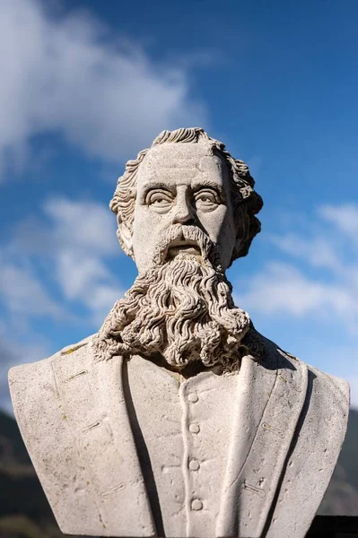 Dickens Taş Heykel Portresini Kırdı — Stok fotoğraf
