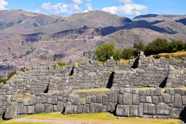 位于秘鲁库斯科市上方的萨萨索人古堡的城墙 — 图库照片
