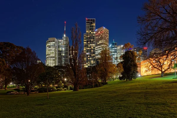 Melbourne Aus Den Treasury Gardens Nach Einbruch Der Dunkelheit — Stockfoto
