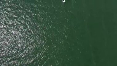 Thorpe Körfezi sahilinde 4K drone atışı.