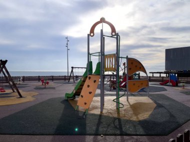 Sabahları boş çocuk parkı
