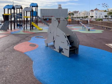 Sabahları boş çocuk parkı