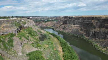 Twin Falls, Idaho 'daki Yılan Nehri üzerindeki Perrine Köprüsü' nün hava görüntüsü.