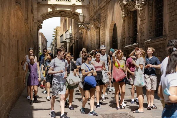 Barcelone Espagne Mai 2022 Jeunes Étudiants Vacances Dans Quartier Gothique — Photo
