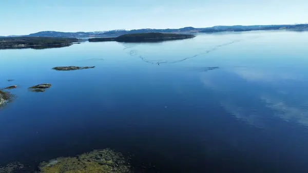 Drone Aérien Lac Bleu Tranquille Pendant Journée — Photo