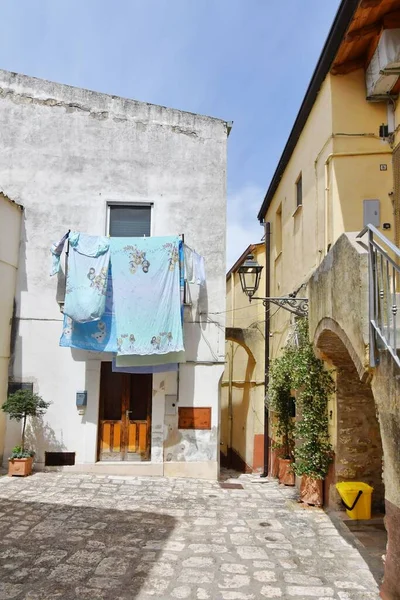 イタリアのマテーラの州の村 イルシーナの古い家の間の小さな通り — ストック写真