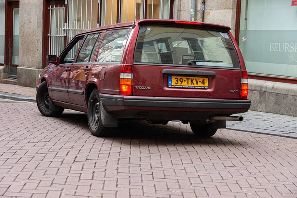 Klasszikus Nagy Autó Parkol Utcán Volvo 940 — Stock Fotó