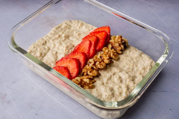 Delicious Vegetarian Breakfast Oatmeal Strawberries Walnut Top — Stock Photo, Image
