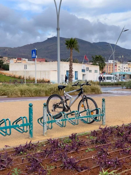 Single Bicycle Locked Bike Rack Public Space — Stockfoto